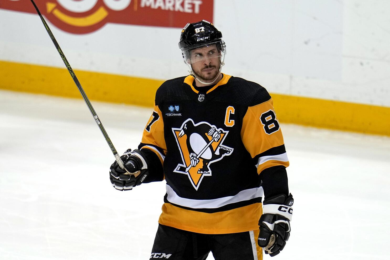 Pens playoff streak in jeopardy after 5 2 loss to Chicago AP News
